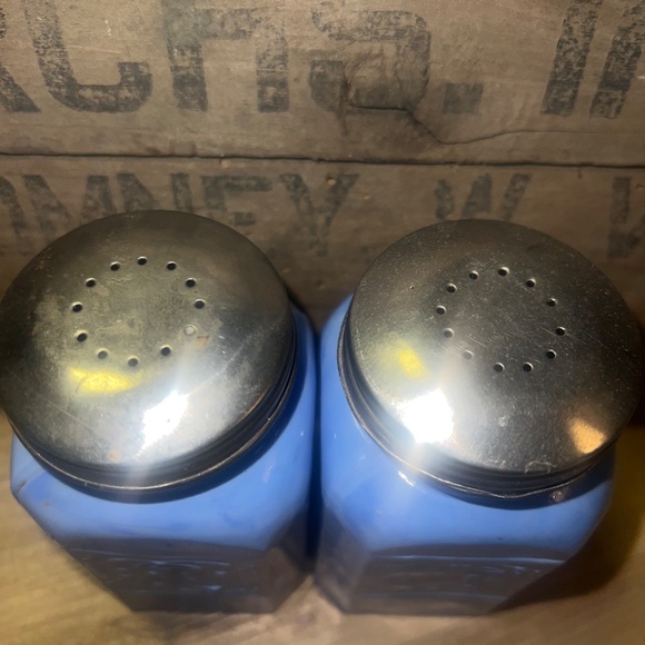 Vintage blue slag glass salt and pepper shakers - Picture 2 of 5